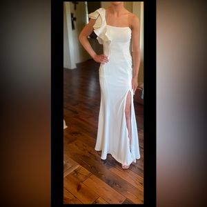 Beautiful Mac Duggal dress